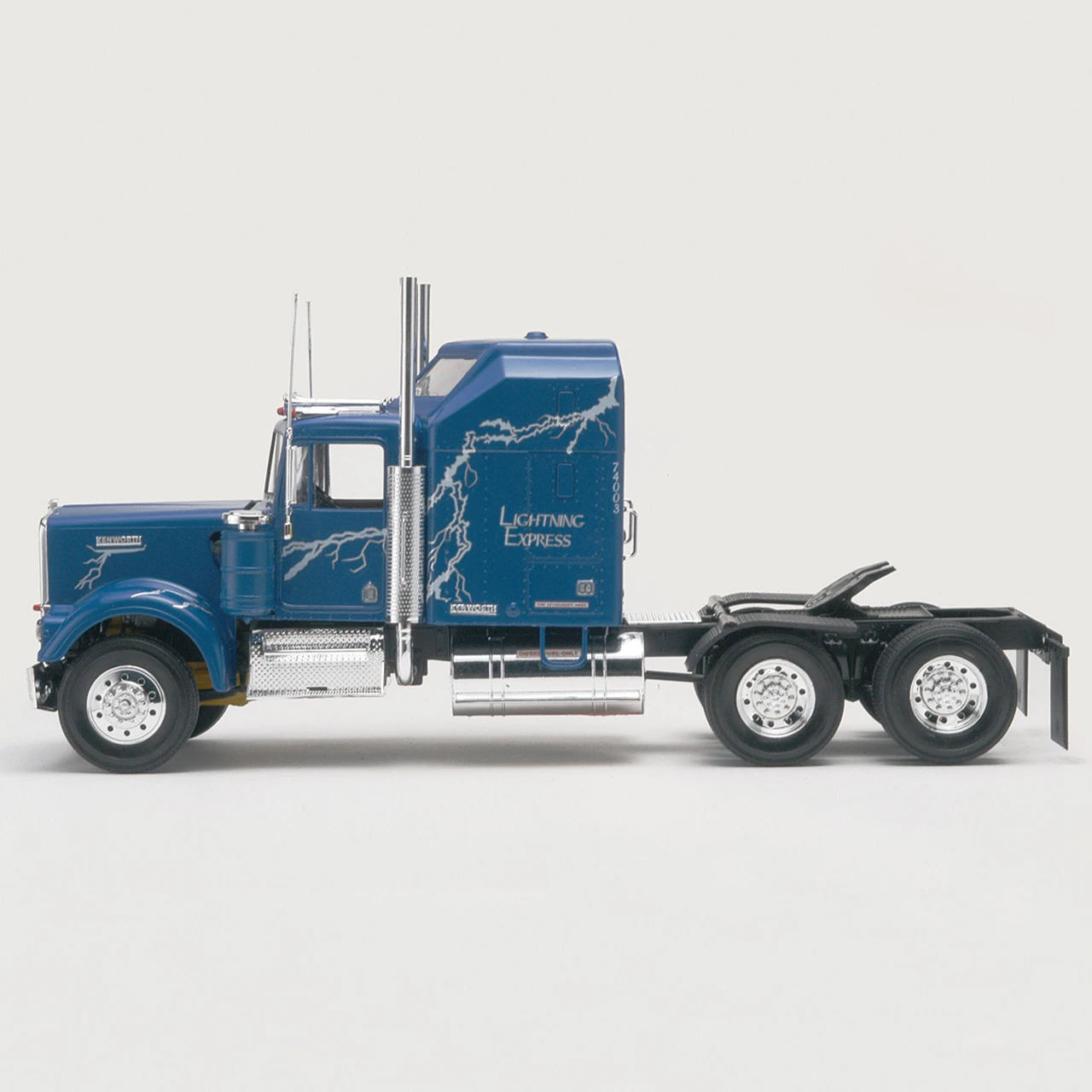 Revell 851507 1/25 Kenworth W900 Semi Tractor Model Kit 2 Revell 851507 1/25 Kenworth W900 Semi Tractor Model Kit - Image 2