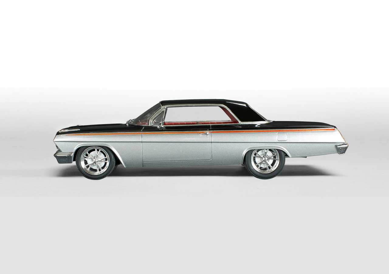 Revell 1/25 62 Chevy Impala Hardtop Model Kit 3 Revell 1/25 62 Chevy Impala Hardtop Model Kit - Image 3