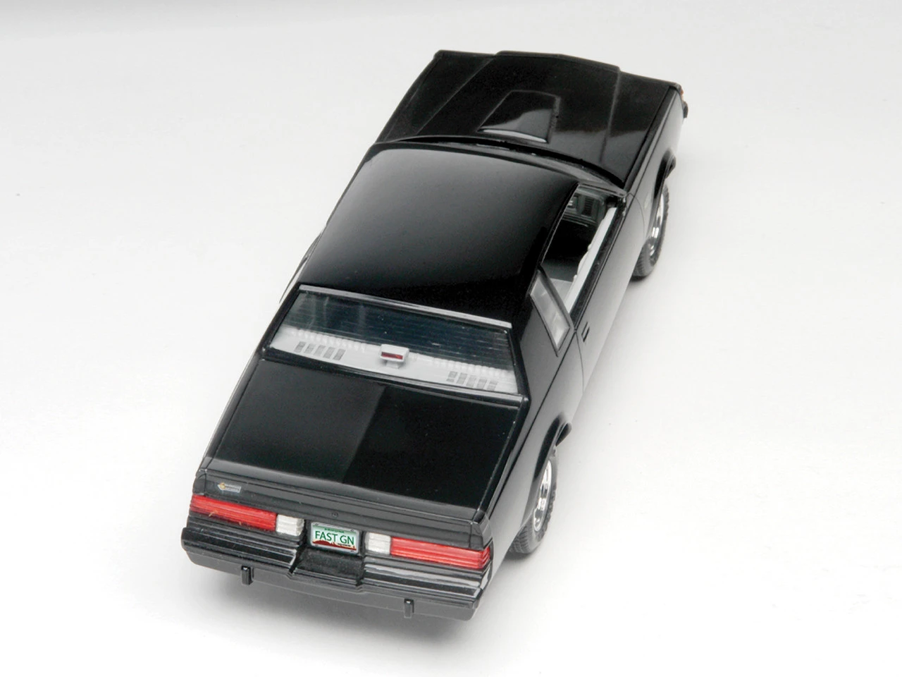 Revell 854495 1/24 Buick Grand National 2n1 Model Kit 4 Revell 854495 1/24 Buick Grand National 2n1 Model Kit - Image 4