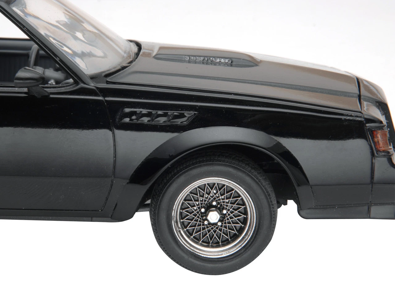 Revell 854495 1/24 Buick Grand National 2n1 Model Kit 3 Revell 854495 1/24 Buick Grand National 2n1 Model Kit - Image 3