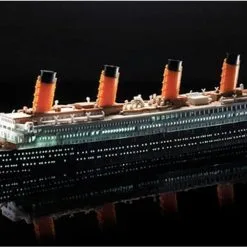 Academy 14220 1:700 Scale R.M.S. Titanic With LED Set Model Kit