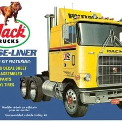 AMT 1062 1/25 Mack Cruiseliner Semi Tractor Model Kit